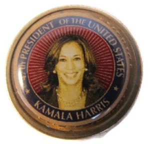 MARCADOR DE BOLA DE GOLF 47º PRESIDENTE KAMALA HARRIS EAGLE DOLLAR 1" - Imagen 1 de 2