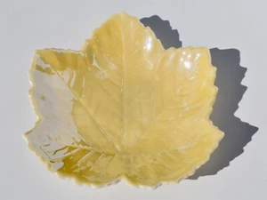 Vintage Belleek Yellow Lustre Leaf Dish (1955-1965 5th Mark) - Picture 1 of 8