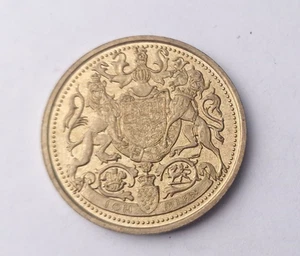 1981 Royal Wedding Prince Charles Lady Diana Commemorative Coin - Picture 1 of 2