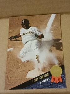 1993 The Leaf Set #28 Tony Gwynn San Diego Padres