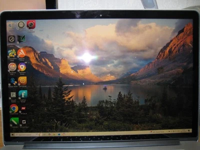 Apple MacBook Pro 4960HQ 15" i7 7th Gen 16GB RAM - Image 1 of 4