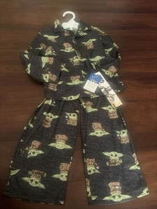 The Mandalorian 2 Piece Boys Pajama Set Size 4T Star Wars Yoda New - Picture 1 of 3