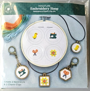 Missouri Star Quilt Co Miniatur Stickerei Reifen Halskette & Charm Clip Kit ~ NEU - Bild 1 von 2