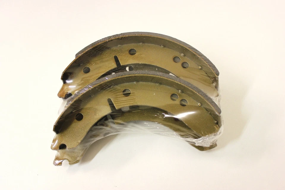 MG TD & TF 1950 - 1955 AXLE SET (FRONT OR REAR)  4 BRAKE SHOES - Image 1 of 1
