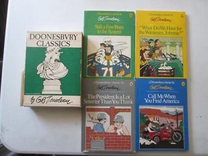 DOONESBURY CLASSICS by G. B. TRUDEAU BOX SET LOT OF 4 VINTAGE PAPERBACKS Comics - Imagen 1 de 3