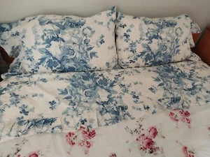 Fundas de almohada con volantes estándar Ralph Lauren vintage azul Elsa - algodón satén- rosas - Imagen 1 de 5