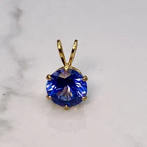 2 CTW Round Blue Cubic Zirconia Pendant Yellow Gold Filled 8 mm - Picture 1 of 7
