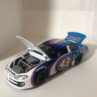 Richard Petty/Yogi Berra 2003 Yankees de Nueva York 100 aniversario 1/24 diecast suelto Foto 1 de 4