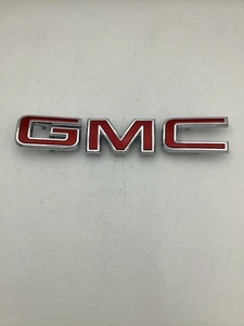Juego de 20-25 “GMC” Canyon Acadia Terrain emblema parrilla delantera OEM 84360934 - Imagen 1 de 3