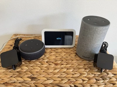 AMAZING Amazon Echo BUNDLE, Show 5 Echo (2nd Gen) st speaker, the Dot (3rd Gen)  - Image 1 of 4