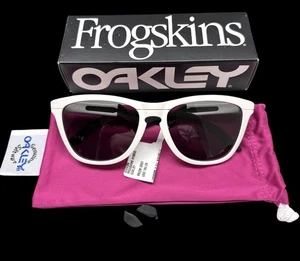 Oakley Frogskins Hybrid Sonnenbrille OO9289-0855 Matt White Prizm Gray mit Etui - Bild 1 von 12
