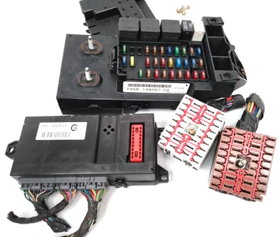 F85B-14A067-CA Lincoln 1998 Navigator Fuse Box 4wd F85B-14B205-KA GEM Module A28 - Image 1 of 4