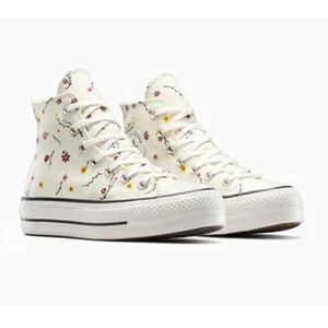 Converse Chuck Taylor All Star Lift Platform Embroidered Blooms Size 8 - Picture 1 of 13