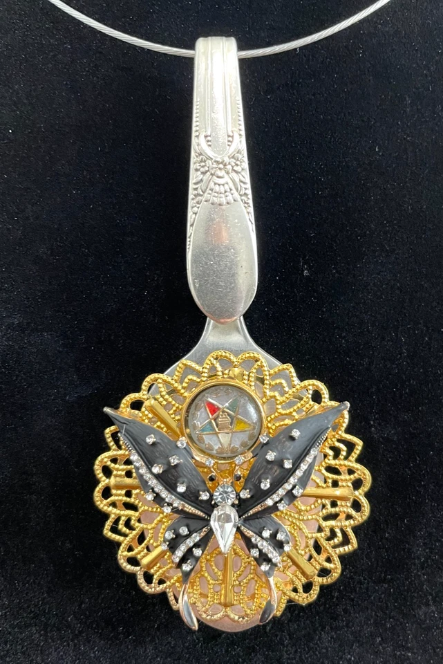 Collar artesanal de plata con mariposa Orden de la Estrella del Este Foto 1 de 1