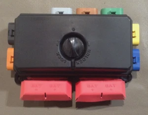 EATON BUSSMANN FUSE BOX 32141-1 LR-1 RV ELECTRICAL CENTER MINI-FUSE CAMPER - Picture 1 of 8