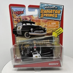 DISNEY PIXAR CARS Bienvenido a Muelles Radiador SHERIFF con Pegatina Parachoques  - Imagen 1 de 9