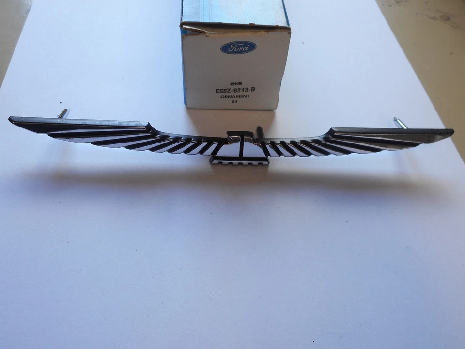NOS 1985 1986 FORD THUNDERBIRD GRILL EMBLEM - Image 1 of 2