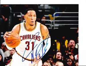 CLEVELAND CAVALIERS SHAWN MARION SIGNED DRIBBLING 8X10 - Picture 1 of 1
