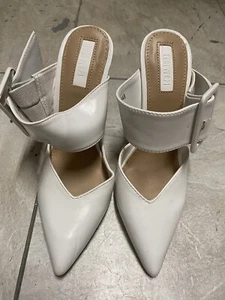 Forever 21 Women's White Buckled Closed Toe Chunky Heel  Mule Sandals  Sz.6M - Picture 1 of 13