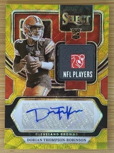 DORIAN THOMPSON-ROBINSON 2023 PANINI SELECT AUTO RC 🔥NFLPA PATCH🔥 GOLD PRIZM - Bild 1 von 2