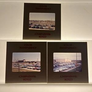 Coches del medio oeste 1970 en estacionamiento original amateur 35 mm diapositiva fotográfica - Imagen 1 de 4