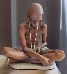 Statua Mahatma Gandhi porcellana tedesca marchio Dresda scultura 9" x 9" vintage - Foto 1 di 15