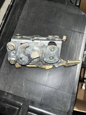 Actuador de bloqueo de pestillo de puerta trasera derecha BMW 528e E28 535i 528i OEM Foto 1 de 4