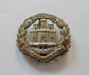BRITISH ARMY CAP BADGE. THE NORTHAMPTONSHIRE REGIMENT. ( 003. ). - Picture 1 of 1