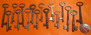 LOT OF 15 OLD SKELETON KEYS ART CRAFTS MANY many MORE KEYS LISTED HERE GG - Picture 1 of 1