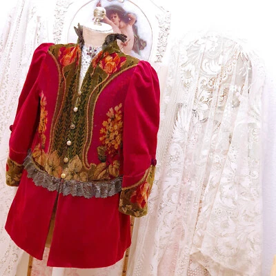 Viktorianische Rote Boho Samtjacke, Jacke - antik Jugendstil bestickt mit Blumen - Bild 1 von 4