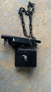 ISUZU D-MAX SPARE WHEEL CARRIER BRACKET AND CHAIN 2021-2024 8983954782 - Picture 1 of 7