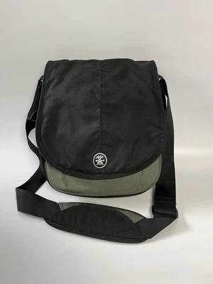 Crumpler Messenger Bag Wee Bee M Medium Black & Green Cross Body Retro Y2K - Image 1 of 4