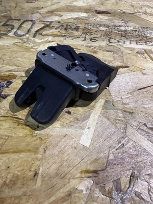 Cierre maletero Audi A6 2006 Foto 1 de 4