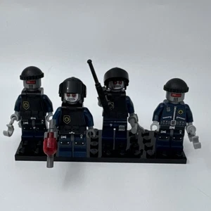 LOT of 4 LEGO Movie Minifigures Robo SWAT Super Secret Police 70808 - Picture 1 of 6