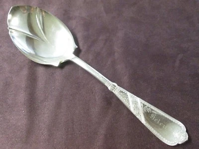 NEWPORT también conocido como CHICAGO cuenco estriado cuchara para servir placa de plata 1879 grabado Helen Foto 1 de 3