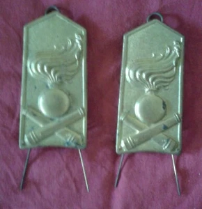 original WW2 Italian Field Artillery 2 shoulder boards with PINS - Picture 1 of 4