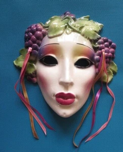 Maschera da parete in ceramica argilla art, stile art deco donna esotica con uva - Foto 1 di 5