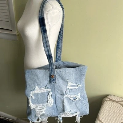 American Eagle Denim Upcycled open top long strap distressed denim tote bag - Изображение 1 из 4
