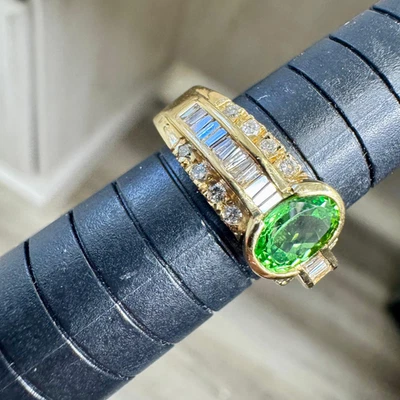 Anillo de lujo de diamantes de laboratorio de corte ovalado F SI IGI certificado 2,3 quilates peridoto F SI oro amarillo de 14 quilates Foto 1 de 4