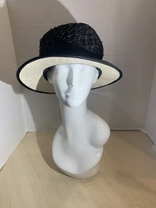 Vintage Lazarus Paris Woman's Black Woven Raffia &Cream Brim Pinwheel Hat Small - Picture 1 of 15