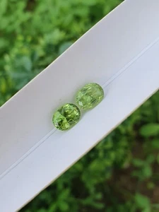 Par de peridotos de forma ovalada natural suelto facetado sin tratar de Pakistán - Imagen 1 de 4