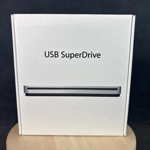 Apple USB SuperDrive External DVD/CD Reader A1379 - In Original Box - Afbeelding 1 van 9