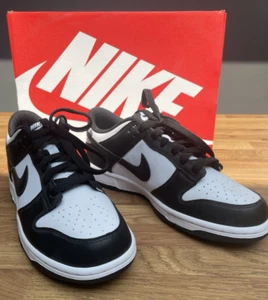 Nike Dunk Low Retro Nero e Bianco (Panda) - UK 6 / US 6.5 / EU 39 (CW1590-100) - Foto 1 di 7