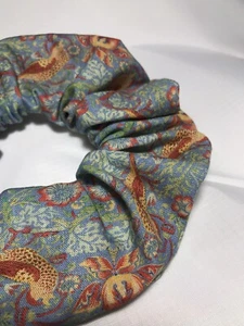 Handmade 100% Cotton William Morris Azure Strawberry Thief Print Scrunchie - Picture 1 of 12
