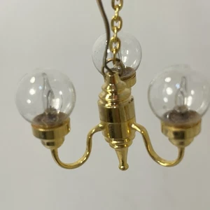 Vintage casa in miniatura 3 globi 12V lampadario luce a sospensione scala 1:12 casa delle bambole - Foto 1 di 10