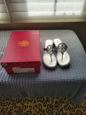 SANDALIA CHANCLA TORY BURCH MILLER CHAROL PLATEADO TALLA 8,5 Foto 1 de 3