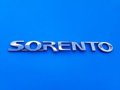 03 04 05 06 07 08 09 KIA SORENTO EMBLEMA TRASERO LOGOTIPO INSIGNIA SÍMBOLO USADO OEM (2008) Foto 1 de 3