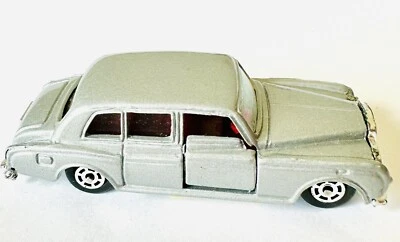 Yat Ming 1970 Rolls Royce Phantom VI Diecast Car 1/64 Gray Silver Hong Kong Car - Image 1 of 4