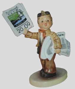 Hummel Goebel Extra Extra! Boy w/Newspaper TMK8 #2113 1st Issue 2009 Convention - Picture 1 of 2