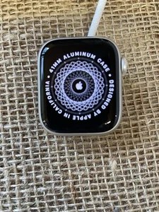 Apple Watch Series 8 Starlight Aluminium 41mm GPS LOCKED - Zdjęcie 1 z 8